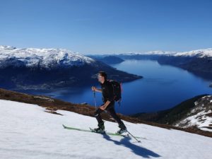 Read more about the article Topptur på ski til Oksen i Hardanger