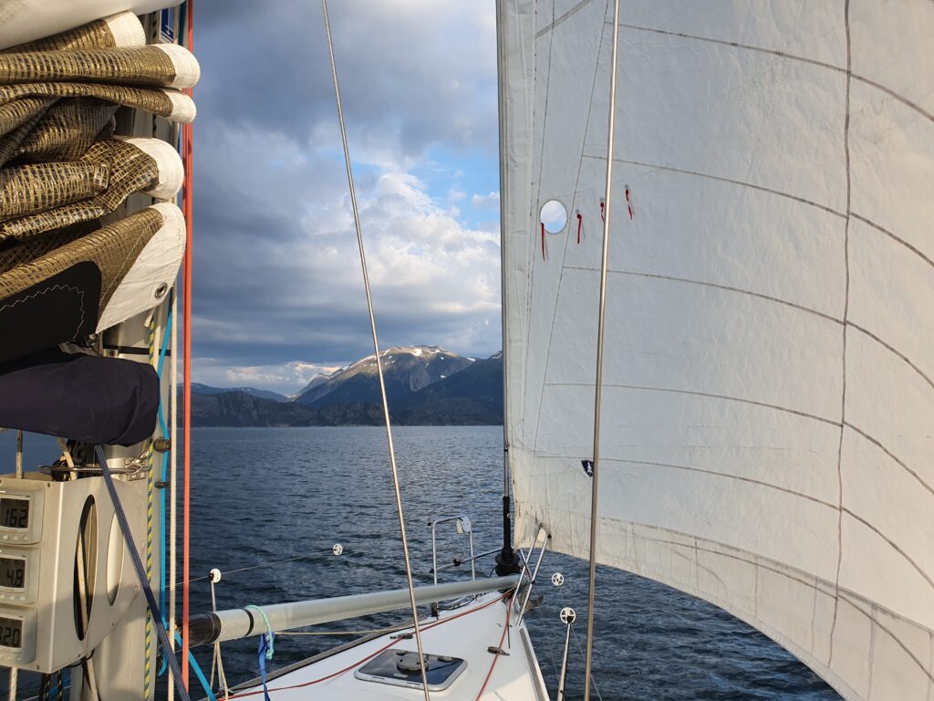 Fanafjorden,korsfjorden,bjørnafjorden,kvinnheradfjorden,uskedalen,rosendal,sniltstveitsøy,skorpo,lukksundet,ulvanosa,manen,englafjell,øyro,marina,camping,kvinnherad,fjelltur,seiltur,seiling,hiking,sailing,sail,hike,fjord,fjell,mountains,husnes,ona,rheim,tysnes,gjestehavn,gjestebrygge,bunkring,stord,visitkvinnherad,uskedal,folgefonna,glacier,isbre,nasjonalpark,boat,Bergen,port,havn,båttur