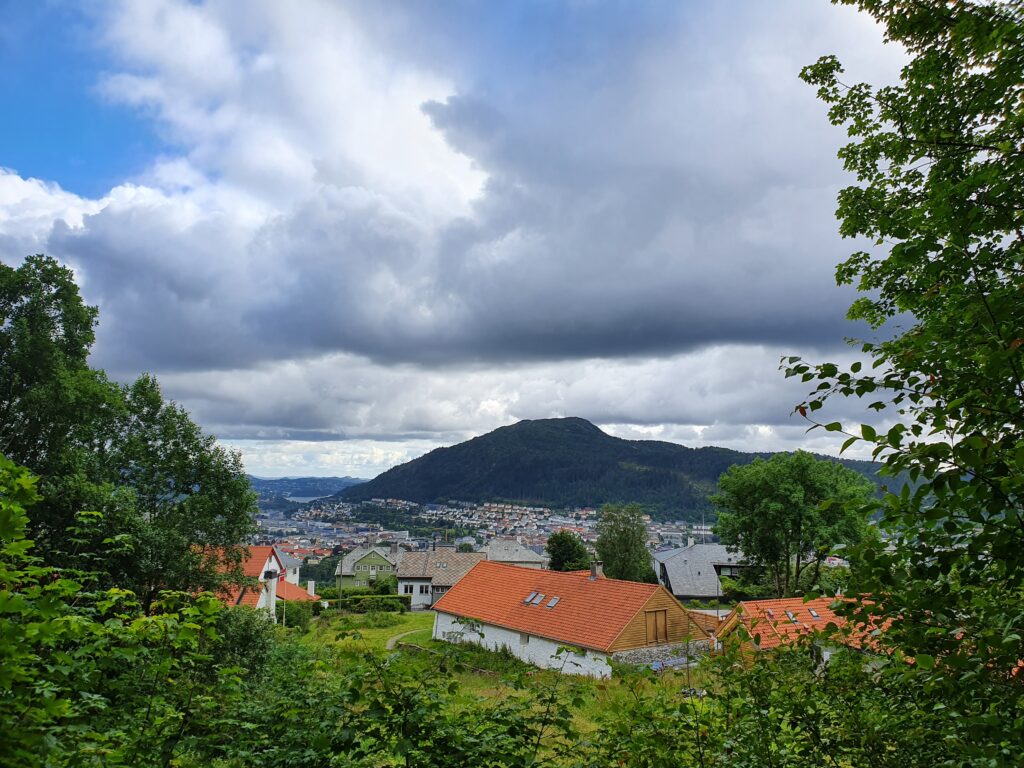 skomakerdiket,fløyen,starefossen,foss,waterfall,bergen,city,hiking,tur,fjelltur,byfjellene,kalfaret,fjellveien,ole irgens,linje 11,kammen,søre kamvei,nordnes,festplassen,sightseeing,bergenstur,vestlandet,fløien,fløistuen,