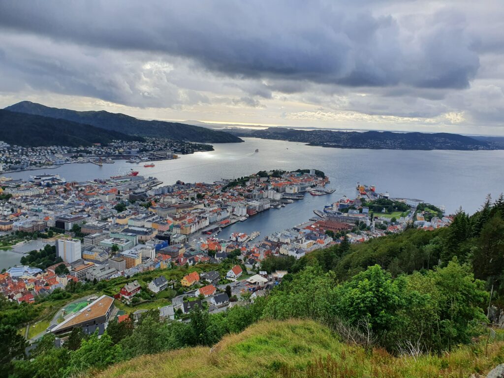 skomakerdiket,fløyen,starefossen,foss,waterfall,bergen,city,hiking,tur,fjelltur,byfjellene,kalfaret,fjellveien,ole irgens,linje 11,kammen,søre kamvei,nordnes,festplassen,sightseeing,bergenstur,vestlandet,fløien,fløistuen,