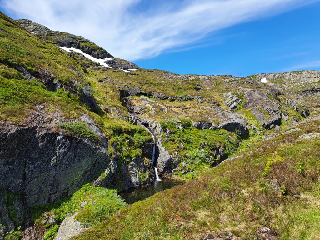 Ålvik,Vikedalsnebbet,hardanger,hardangerfjorden,fjord,hiking,fjordhiking,tur,fjelltur,hedlerdalen,kvamherad,kvam,folgefonna,glacier,isbre,demning,dam,norway,bergen,odda,ullensvang,utne,kvanndal,kinsarvik,turguide,dagstur,mountains,vandring,toppen,naglaklepp,giljafjell,øystese,norheimsund,granvin,voss,vossafjell,stølsheimen,hamlagrø,fjordnorway,Norwegian,bergen365,365