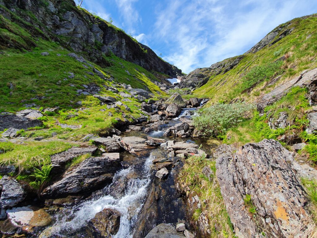 Ålvik,Vikedalsnebbet,hardanger,hardangerfjorden,fjord,hiking,fjordhiking,tur,fjelltur,hedlerdalen,kvamherad,kvam,folgefonna,glacier,isbre,demning,dam,norway,bergen,odda,ullensvang,utne,kvanndal,kinsarvik,turguide,dagstur,mountains,vandring,toppen,naglaklepp,giljafjell,øystese,norheimsund,granvin,voss,vossafjell,stølsheimen,hamlagrø,fjordnorway,Norwegian,bergen365,365