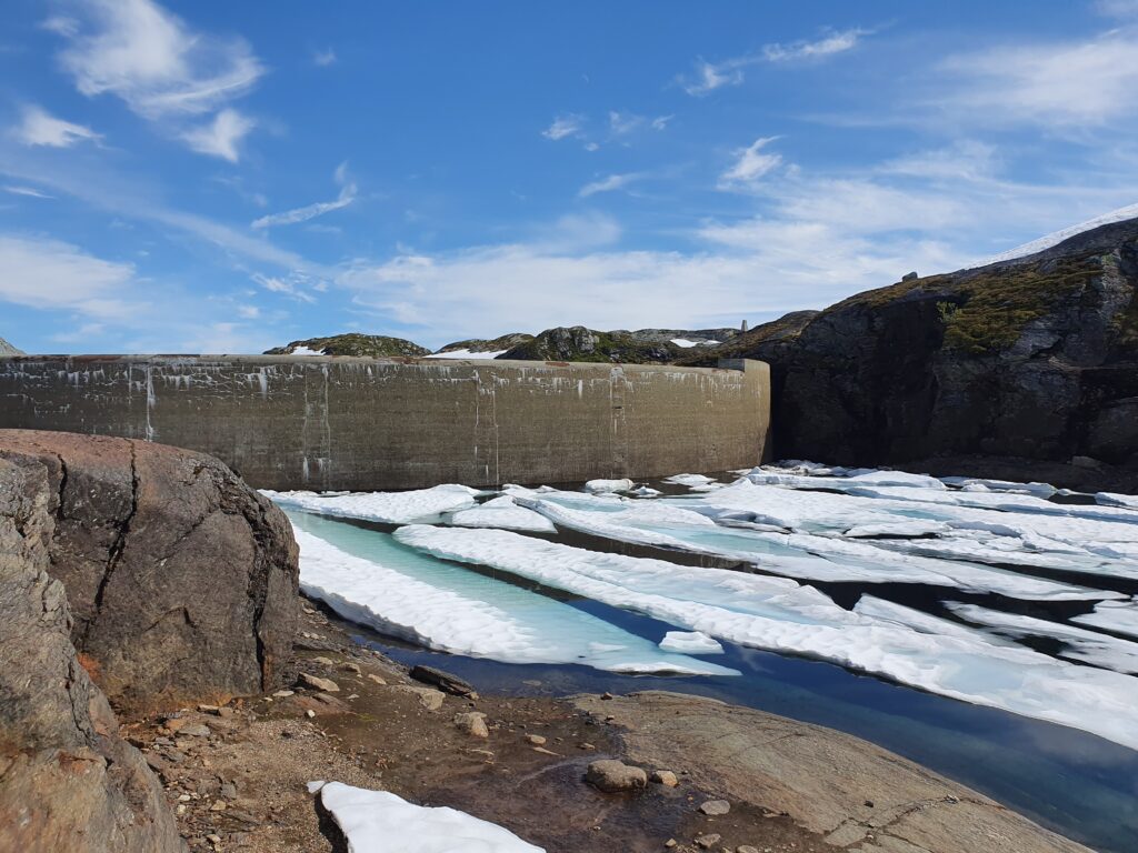 Ålvik,Vikedalsnebbet,hardanger,hardangerfjorden,fjord,hiking,fjordhiking,tur,fjelltur,hedlerdalen,kvamherad,kvam,folgefonna,glacier,isbre,demning,dam,norway,bergen,odda,ullensvang,utne,kvanndal,kinsarvik,turguide,dagstur,mountains,vandring,toppen,naglaklepp,giljafjell,øystese,norheimsund,granvin,voss,vossafjell,stølsheimen,hamlagrø,fjordnorway,Norwegian,bergen365,365