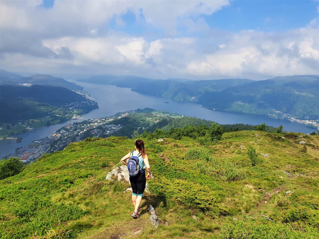 Arnanipa,Ådnanipa,Bergen,Fjord,hike,Fjelltur,Arna,Åsheimsvarden,fjordutsikt,nærtur,fjordutsikt,topptur,fjordview,Bergen365,Birgitte Munch, Alexander Iversen, hjortestien