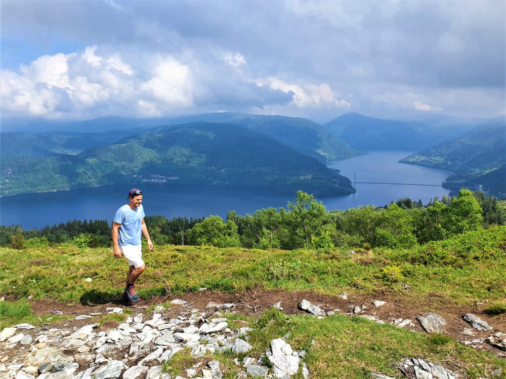 Arnanipa,Ådnanipa,Bergen,Fjord,hike,Fjelltur,Arna,Åsheimsvarden,fjordutsikt,nærtur,fjordutsikt,topptur,fjordview,Bergen365,Birgitte Munch, Alexander Iversen