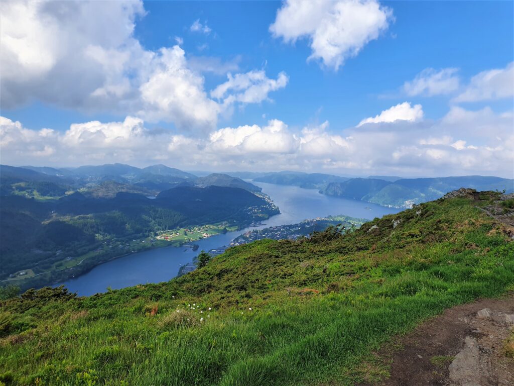 Arnanipa,Ådnanipa,Bergen,Fjord,hike,Fjelltur,Arna,Åsheimsvarden,fjordutsikt,nærtur,fjordutsikt,topptur,fjordview,Bergen365,Birgitte Munch, Alexander Iversen, hjortestien